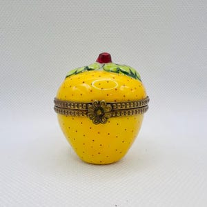 Yellow APPLE ~ Limoges Trinket Box ~ Peint main (Hand-painted) in Limoges, France ~ Rare Fruit Vegetable Chef Gardener Gift