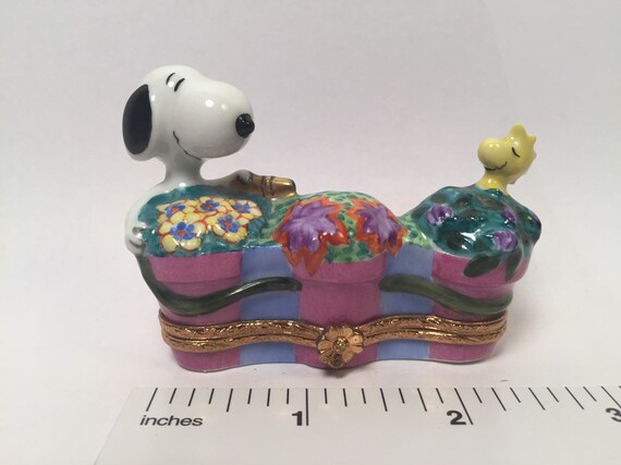SNOOPY and WOODSTOCK Gardening ~ Limited Edition PEANUTS SNOOPY and WOODSTOCK Gardening ~ Limited Edition PEANUTS