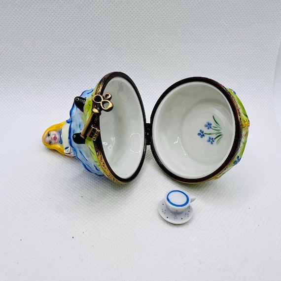 希少な不思議の国のアリス ティーカップ付き ~ ボーシャン