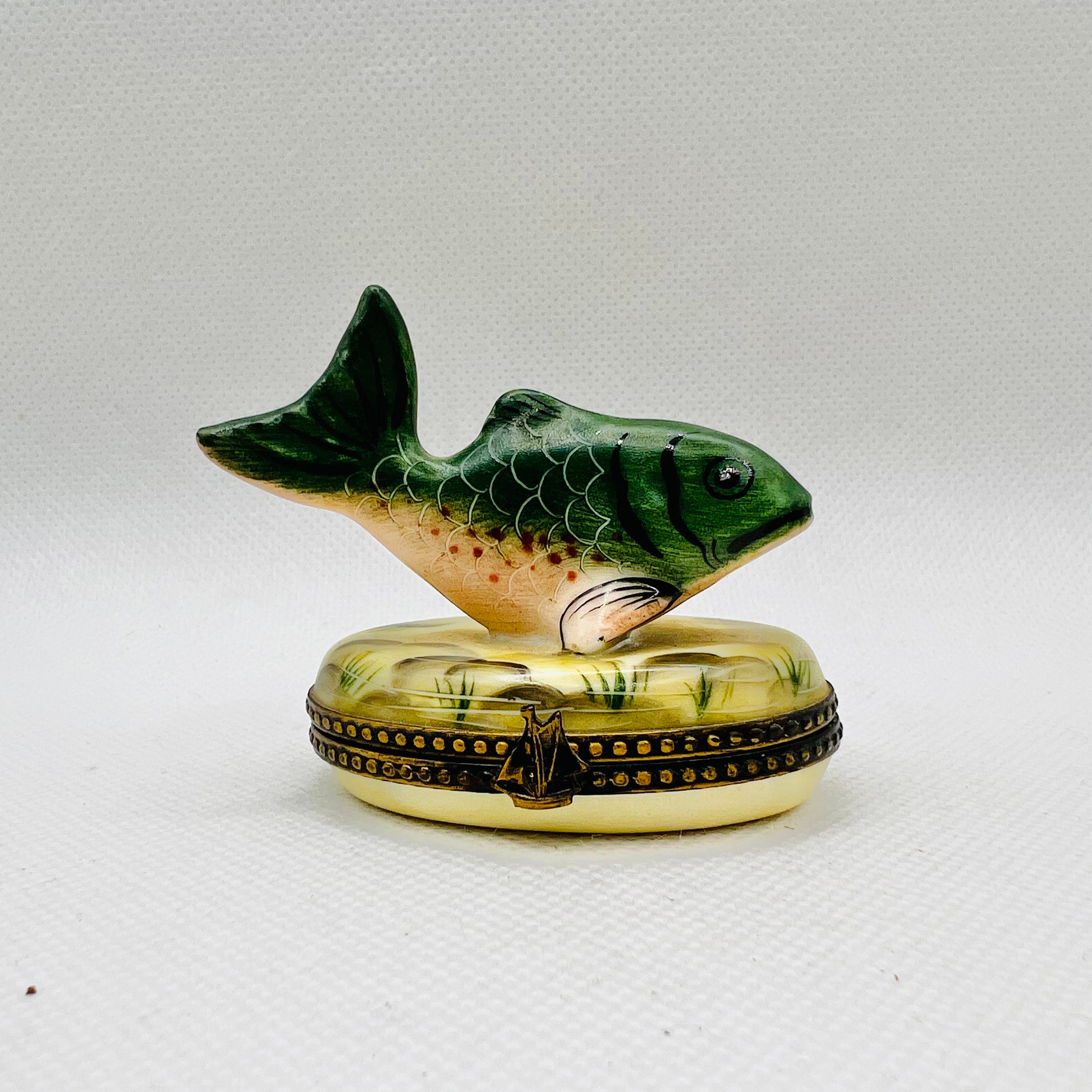 Gorgeous BASS ~ ROCHARD ~ Limoges Box ~ Peint Main (hand-painted