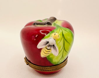 APPLE w/ BEE ~ LIMOGES Trinket Box ~ Peint main ~ France ~ Vegetable Fruit