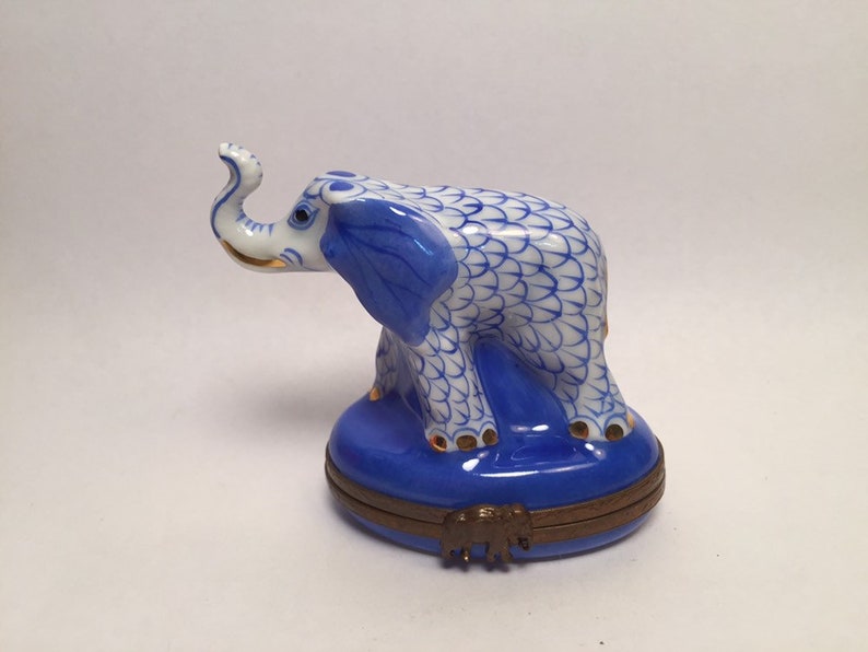ELEPHANT (Blue) *Herend Style* Fishnet Pattern ~ Limoges Trinket Box ~ Peint main (Hand Painted) ~ France