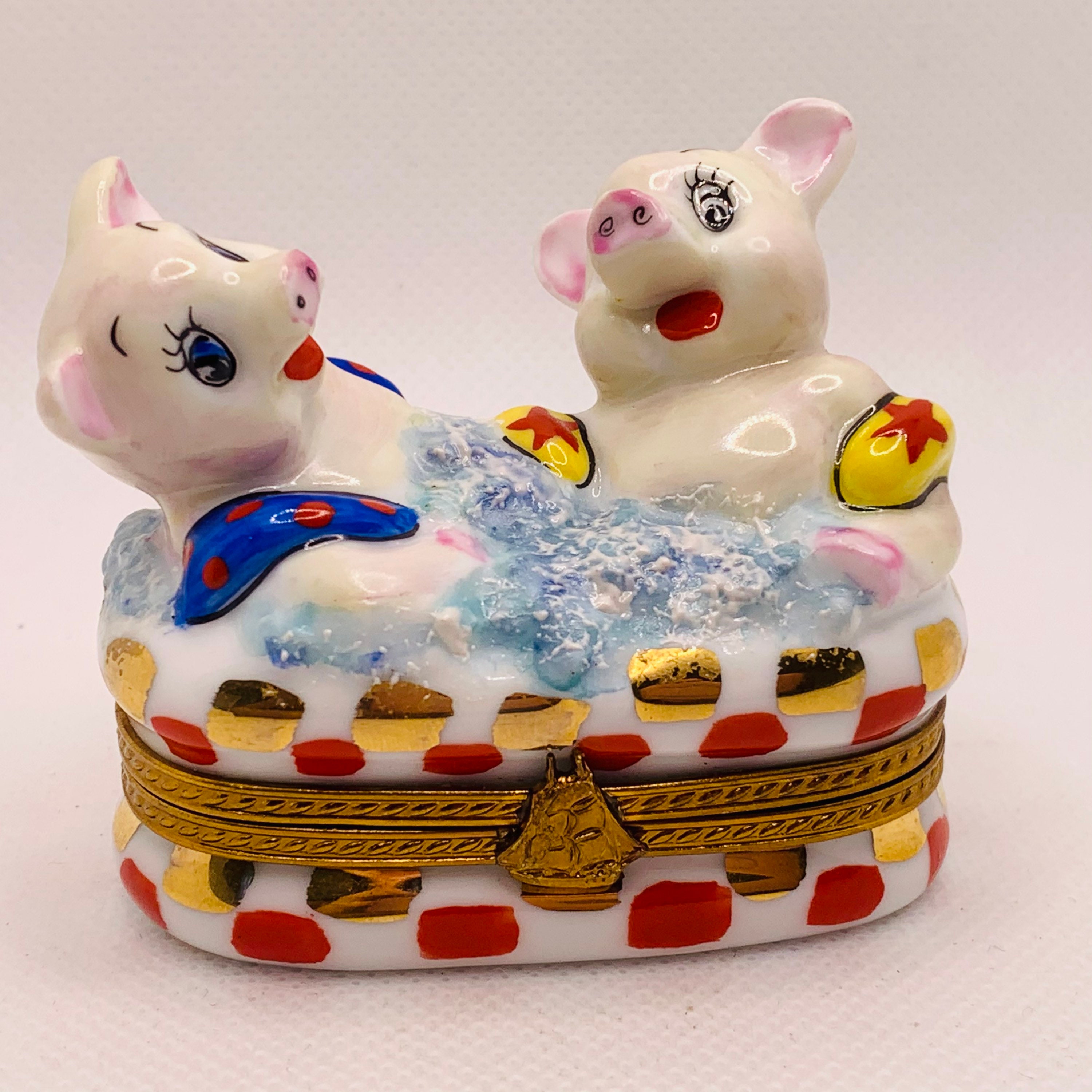 Limoges France 磁器製 置物 小物入れ イノシシ Piggies Couple in Bathtub ~ Limited Edition (no. 50 of 750