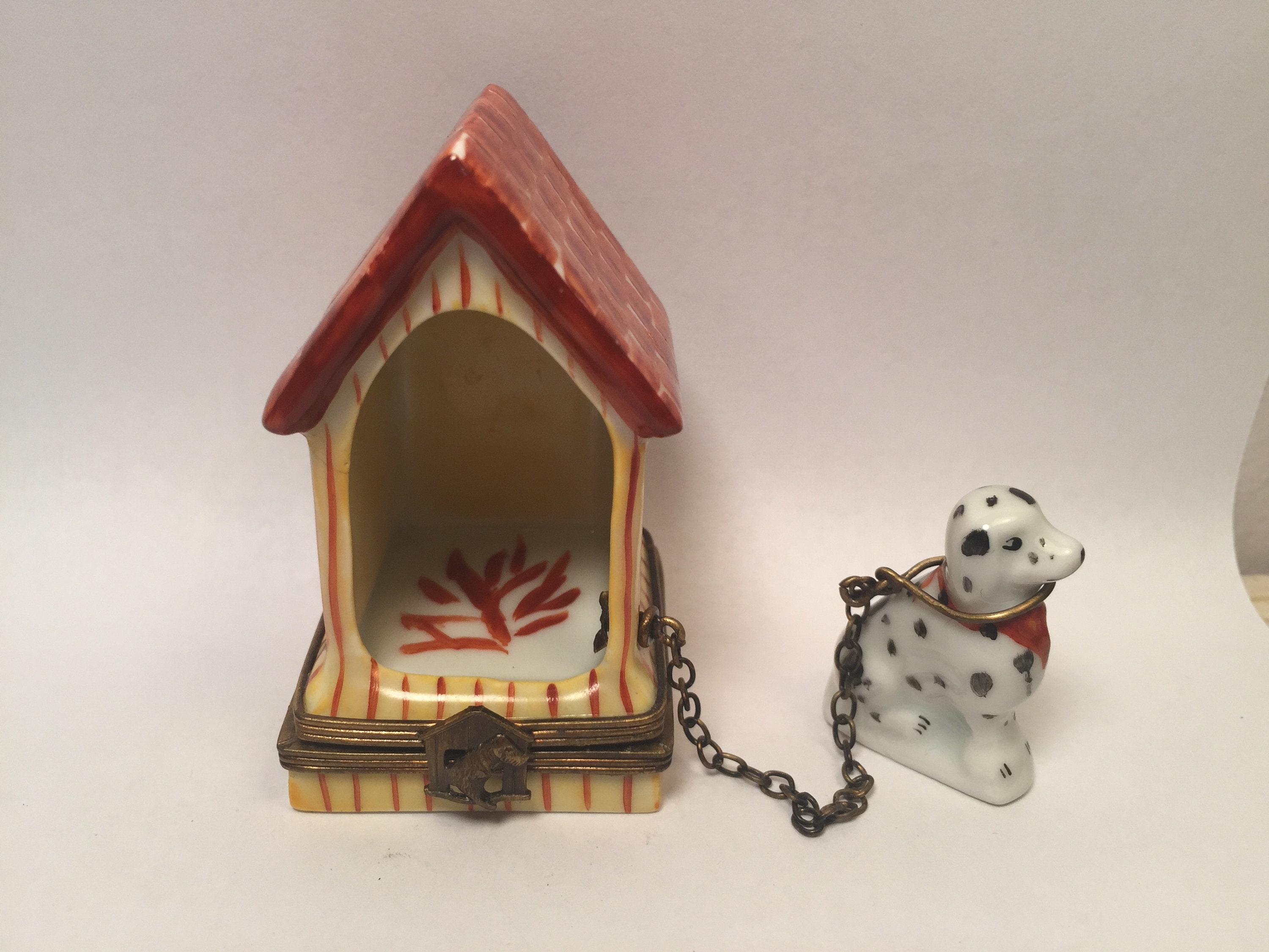 DALMATIAN Puppy W/ Dog House ~ Limoges Trinket Box ~ Peint Main