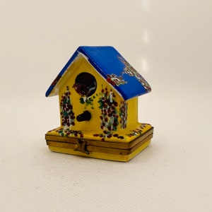 Birdhouse w/ Blue Roof ~ ROCHARD ~ Limoges Box ~ Peint main (Hand-painted) in Limoges, France ~ Birds collection