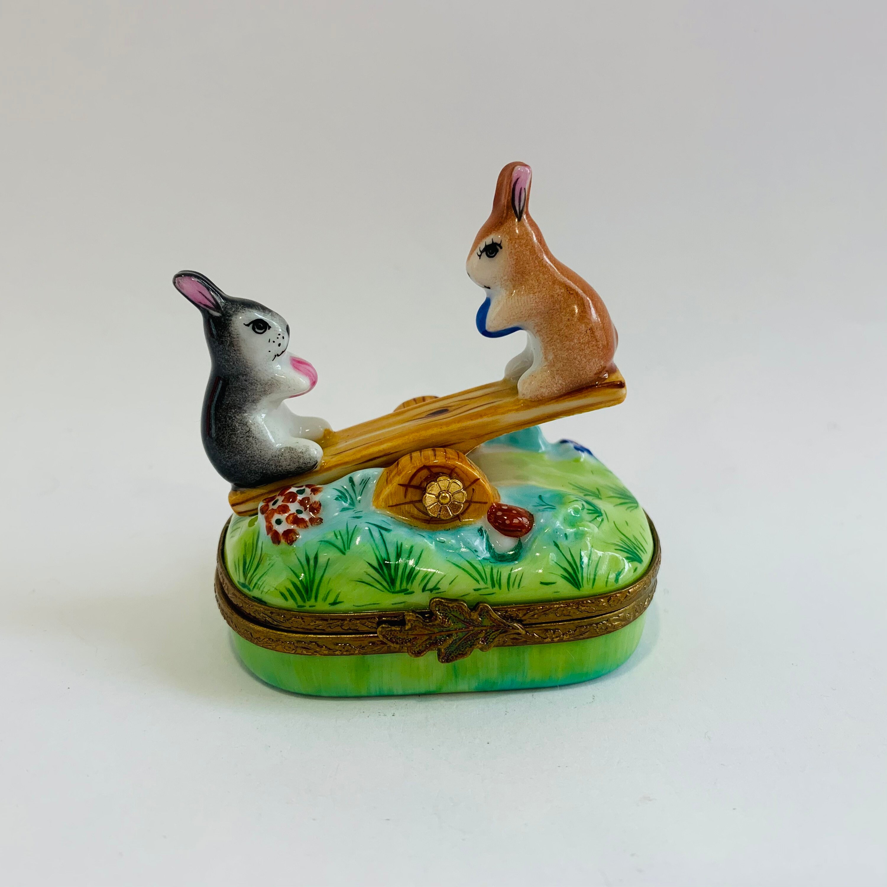 シーソーに乗ったウサギたち〜リモージュの小物入れ〜パリー・ヴィエル