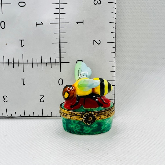 Exquisite, Rare BUMBLE BEE ~ Artoria ~ Limoges Trinket Box