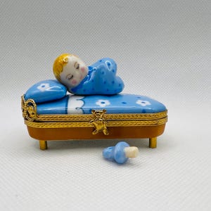Adorable Baby Boy With Binky ~ ROCHARD ~ Limoges Box ~ Peint Main