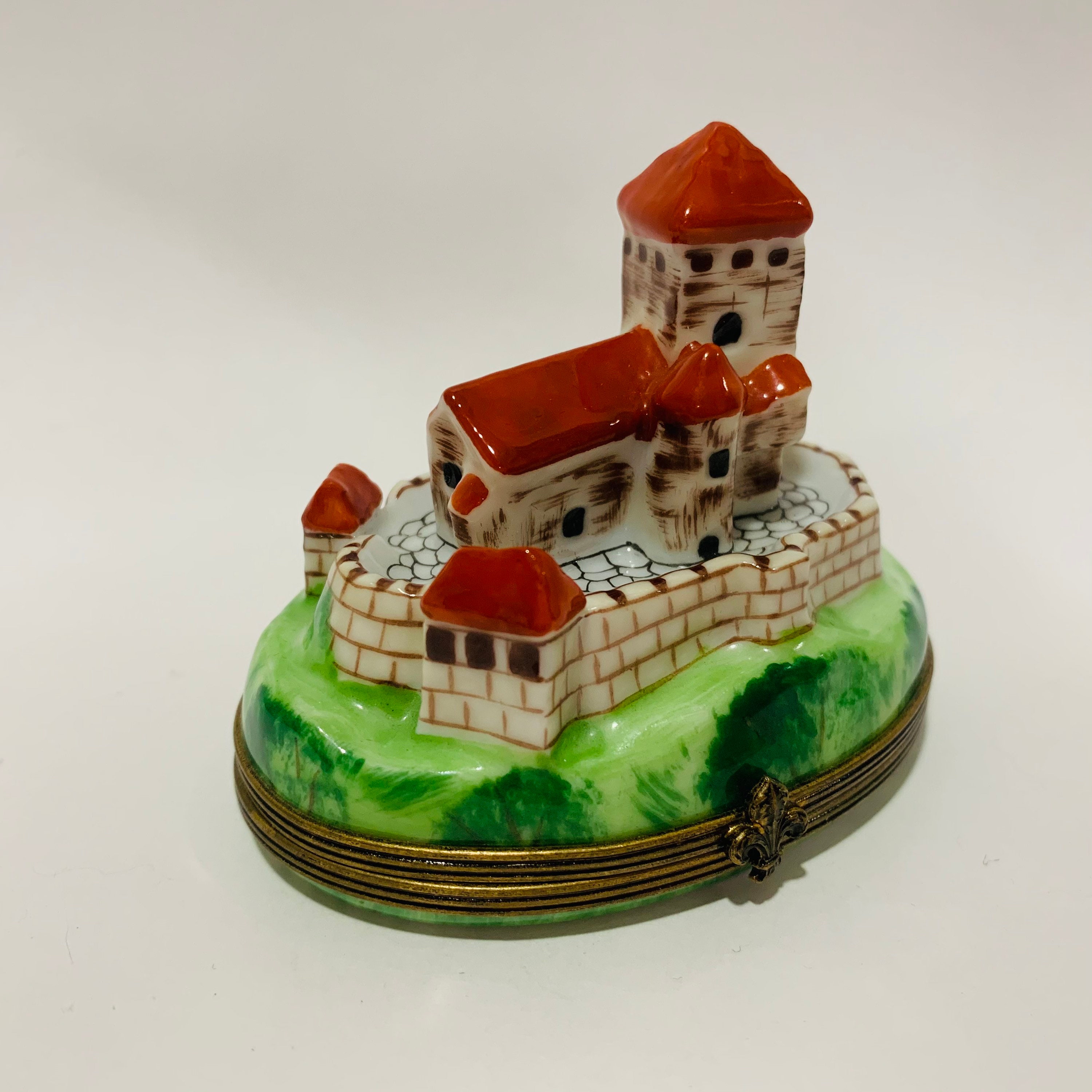 Fabulous CASTLE Walled City ~ Limoges Trinket Box ~ Peint Main