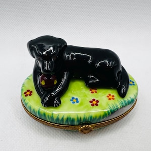 Black Labrador  ~ ROCHARD ~ Limoges Box ~ Peint main (Hand-painted) in Limoges, France