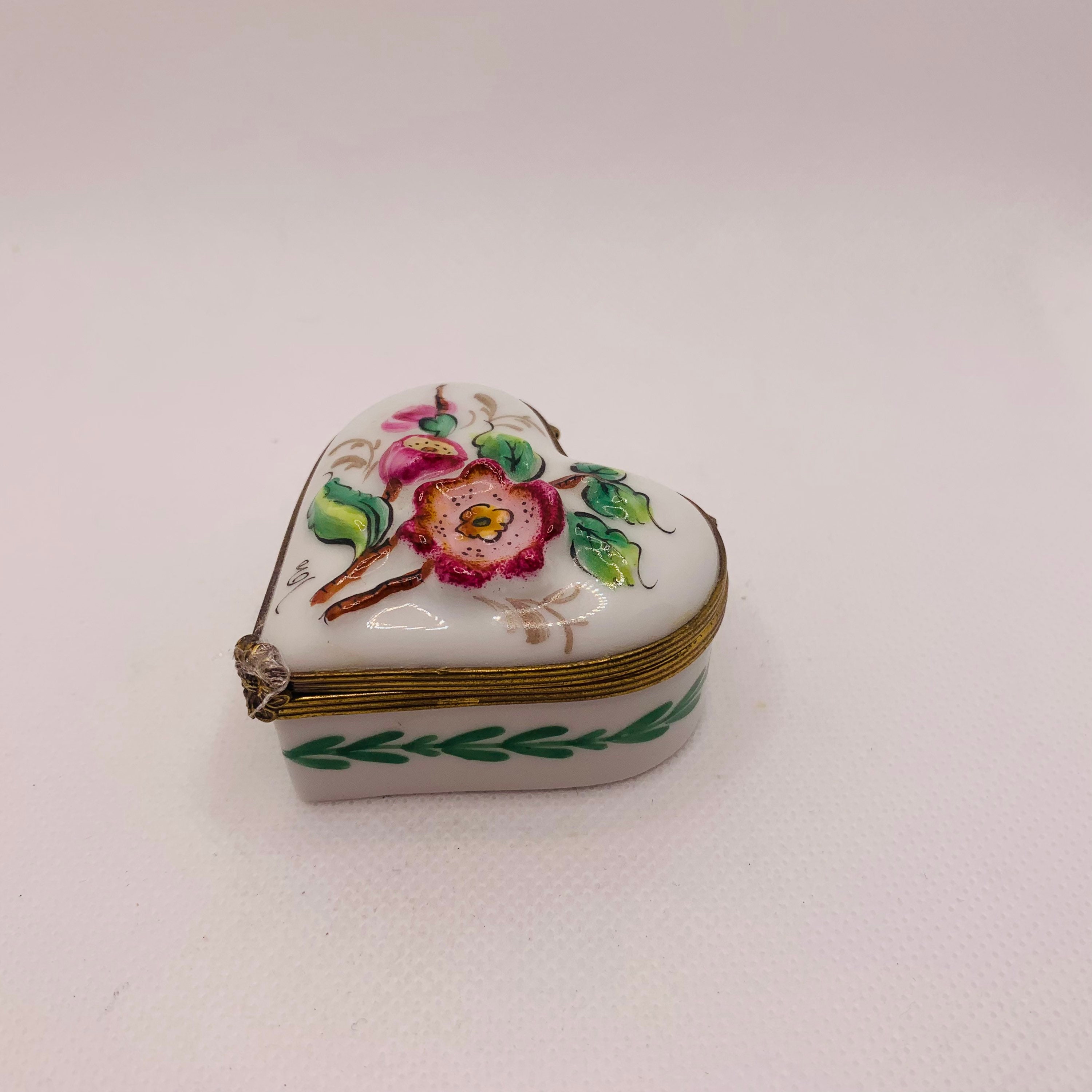 Romantic HEART ~ Chamart ~ Limoges Trinket Box ~ Peint Main (hand