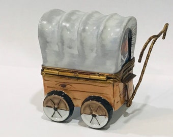 American Wild West Covered Cowboy Wagon ~ Limoges Trinket Box ~ Peint Main (Hand-painted) in Limoges, France