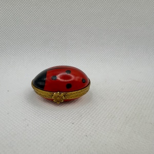 Adorable Little Ladybug ~ Eximious ~ Limoges Trinket Box ~ Limited Edition ~ Peint main ~ France