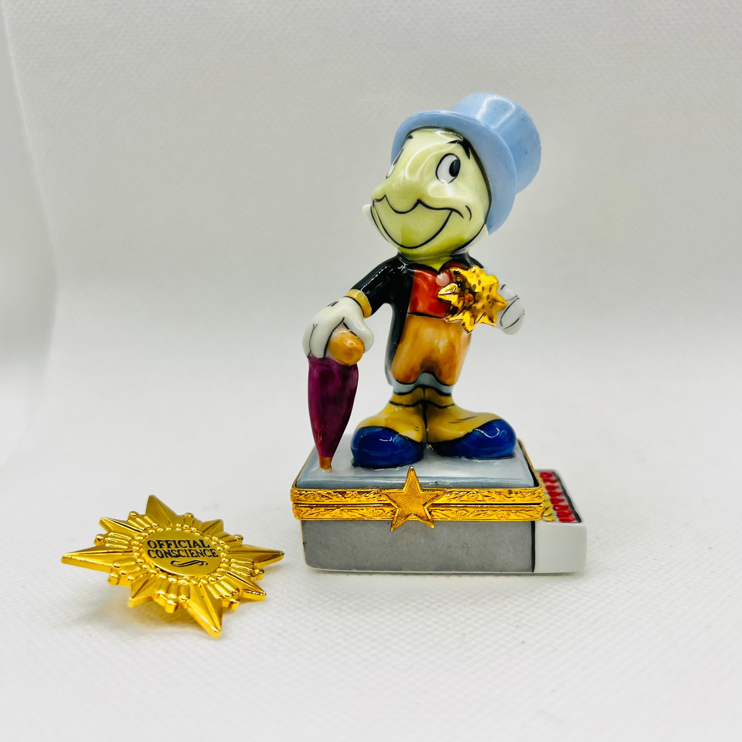 Ultra Rare Jiminy Cricket W/ Official Conscience Badge ~ Disney