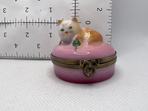 Kitty Cat W/ Yarn ~ Castel Limoges ~ Limoges Trinket Box ~ Peint
