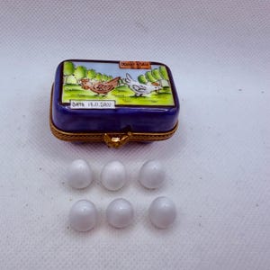 Egg Carton w/ 6 Removable Eggs ~ Rochard ~  Limoges Trinket Box ~ Peint main (Hand-painted) in Limoges, France