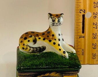 Leopard on Book ~ Limoges Trinket Box ~ Peint Main (hand-painted