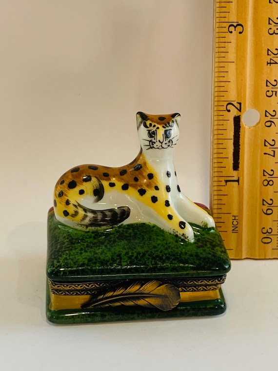 Leopard on Book ~ Limoges Trinket Box ~ Peint Main (hand-painted