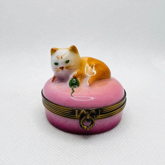 Kitty Cat W/ Yarn ~ Castel Limoges ~ Limoges Trinket Box ~ Peint