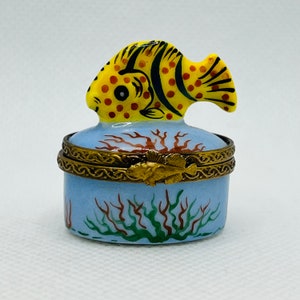 とってもかわいいミニチュアのサンゴ礁の魚〜リモージュの小物入れ〜フランスのリモージュで手描き〜珍しいヴィンテージアイテム