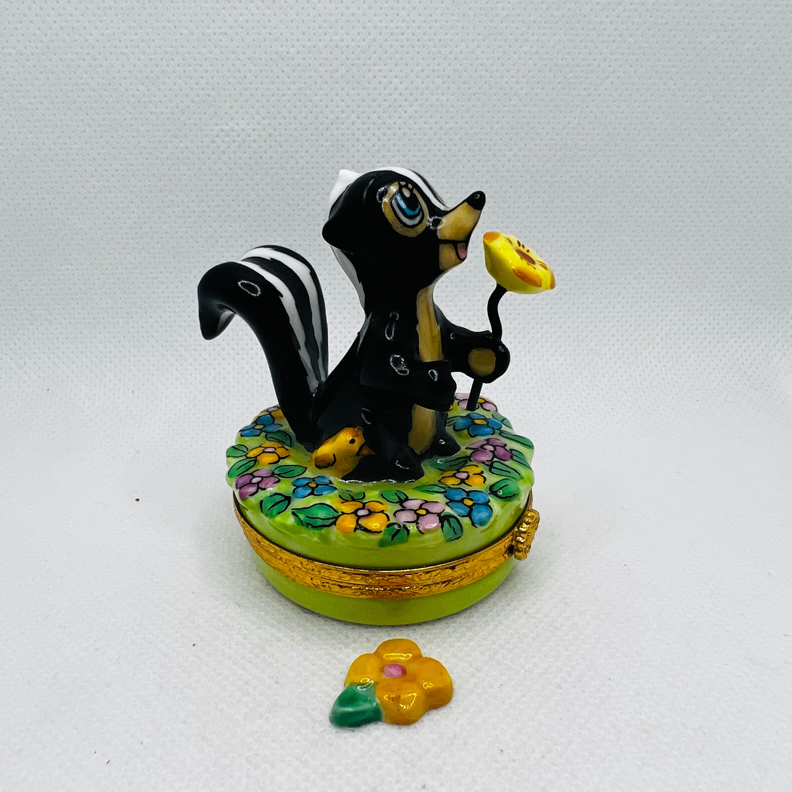 FLOWER the Skunk ~ Bambi ~ ARTORIA ~ Limoges Trinket Box ~ Peint