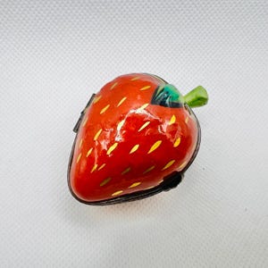 素敵なイチゴ〜リモージュの小物入れ〜フランソワーズ・ヴィアラール〜フランス、リモージュの手描き〜希少なヴィンテージ品