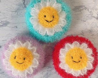 Smiley daisy flower Scrubby: Handmade Dish Scrubby | Crocheted | Eco-Friendly | Gift | Korean Body Scrubbies | Party Favor | Amigurumi