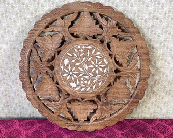 Vintage Hand-Carved Sheesham Trivet: Inlaid Floral Pattern
