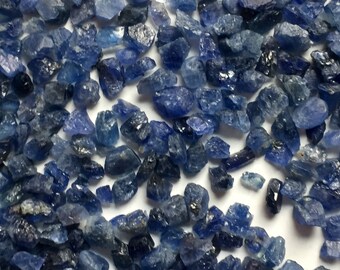 Birmese blauwe saffier ruw, 50 crt - 110 stuks ongeveer, blauwe saffier ruw blauwe saffier ruwe saffier 2 TOT 6 mm mix MAAT ca.