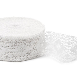 Breite Spitzenborte aus 100 % Leinen in der Farbe off-white Farbe Nr. 42 | Breite: 9 cm | wird lose oder als Meterware verkauft | von Siulas hergestellt