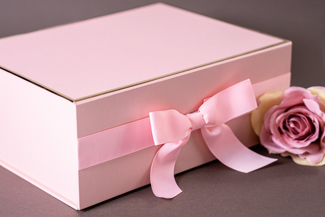 Caja de regalo rosa de 10 x 7.3 x 3.5 pulgadas, caja decorativa con cinta,  caja de regalo vacía con tapa, cierre magnético, caja de padrino, cajas de