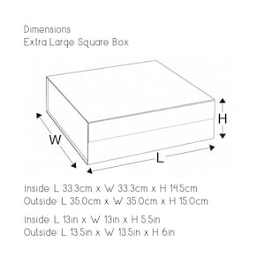 Puede incluir: Dibujo de l&iacute;nea de una caja cuadrada con dimensiones etiquetadas en pulgadas y cent&iacute;metros. La caja est&aacute; etiquetada como "Extra Large Square Box". Las dimensiones interiores son de 13 pulgadas por 13 pulgadas por 5,5 pulgadas. Las dimensiones exteriores son de 13,5 pulgadas por 13,5 pulgadas por 6 pulgadas. Las dimensiones interiores son de 33,3 cent&iacute;metros por 33,3 cent&iacute;metros por 14,5 cent&iacute;metros. Las dimensiones exteriores son de 35 cent&iacute;metros por 35 cent&iacute;metros por 15 cent&iacute;metros.