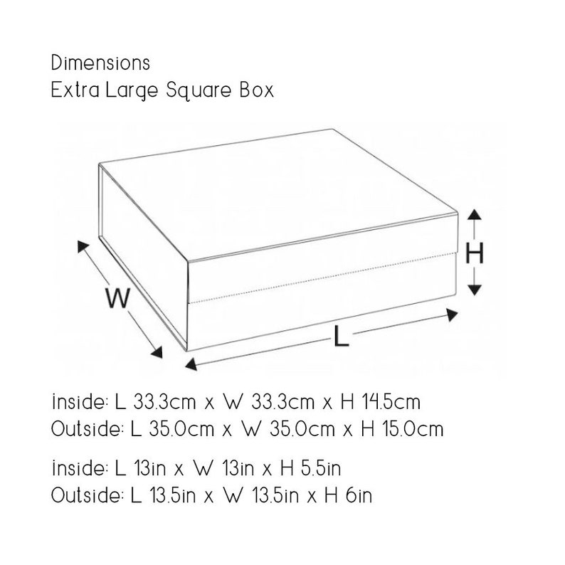 Puede incluir: Dibujo de l&iacute;nea de una caja cuadrada con dimensiones etiquetadas en pulgadas y cent&iacute;metros. La caja est&aacute; etiquetada como "Extra Large Square Box". Las dimensiones interiores son de 13 pulgadas por 13 pulgadas por 5,5 pulgadas. Las dimensiones exteriores son de 13,5 pulgadas por 13,5 pulgadas por 6 pulgadas. Las dimensiones interiores son de 33,3 cent&iacute;metros por 33,3 cent&iacute;metros por 14,5 cent&iacute;metros. Las dimensiones exteriores son de 35 cent&iacute;metros por 35 cent&iacute;metros por 15 cent&iacute;metros.