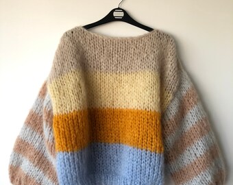 Luxe en unieke handgebreide mohair truien en door Youhadmeatyarn Mohair cardigan zwart Spinner – You had me at yarn mohair