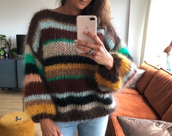 Luxe en unieke handgebreide mohair truien en door Youhadmeatyarn Grofgebreide Spinner mohair sweater | roest rood – You had