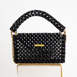 Schwarze Perlentasche, Handgemachte Kupplungstasche, Luxustasche, Abendtasche, Kleine schwarze Handtasche, Elegante Abendtasche, Stilvolles Accessoire.