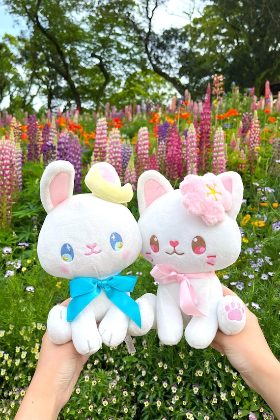 猫のお花見ぬいぐるみ - マグネット式桜アクセサリー付きポン