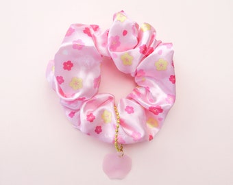 Pink Sakura Scrunchie Hair Tie, Cherry Blossom Hair Ribbon Scrunchie, Japanese Floral Scrunchie with Petal Charm, Kawaii Scrunchie