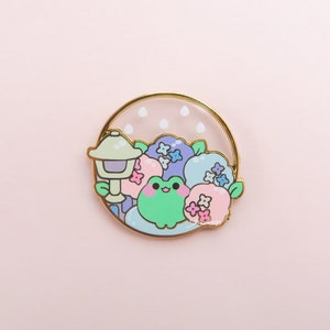 Japanese Enamel Pin, Cute Green Frog Pin, Aesthetic Kawaii Pin, Froggy Gold Plated Pin, Badge for Backpacks, Label Pin, Gift for Her