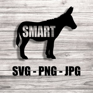 Puede incluir: Silueta negra de un burro con la palabra "SMART" escrita dentro de la silueta. La imagen está sobre un fondo de madera con el texto "SVG - PNG - JPG" debajo del burro.