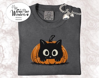 Schwarze Katze Kürbis Komfort Farben T-Shirt | Halloween-Herbst-Shirt