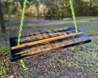 Tree swing with rope