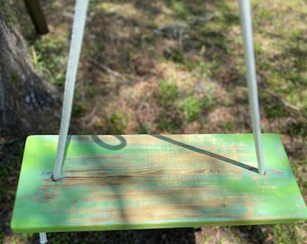 Tree swing with rope