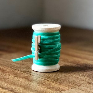 Fita de veludo fina, fita verde menta, fita verde, fita para guirlanda, fita fina, fita para laços, veludo menta, fita de veludo, fita de primavera