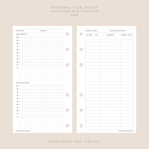 Op de afbeelding: Een persoonlijke insert voor het volgen van opdrachten met een minimalistisch ontwerp. Het witte papier heeft een rasterindeling voor het volgen van opdrachten, uitgaven en ontvangen saldi. De tekst "PERSONAL SIZE INSERT ASSIGNMENTS TRACKER 082" staat bovenaan.