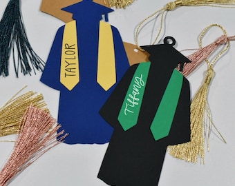 Etiqueta de regalo con diseño de toga y birrete de graduación - Etiquetas personalizadas