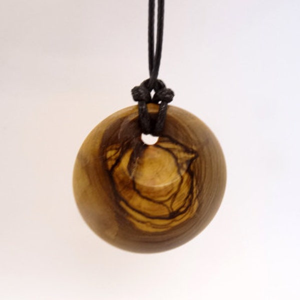 Bijou artisanal en olivier, pendentif en bois d'olivier