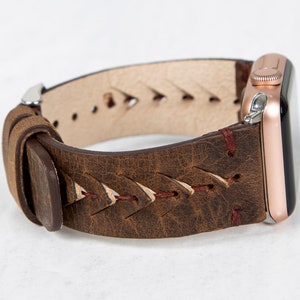 Mörkbrunt handgjort Apple Watch-armband i läder för kvinnor och män - Kompatibelt med alla Apple- och Fitbit Watch-serier - Modern design bild 7