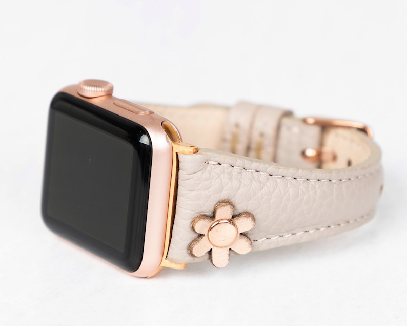 Correa fina de cuero beige con diseño floral para Apple Watch - Compatible con todas las series Apple y Fitbit. Correa de cuero de plena flor para las series 8, 9 y 10. imagen 1