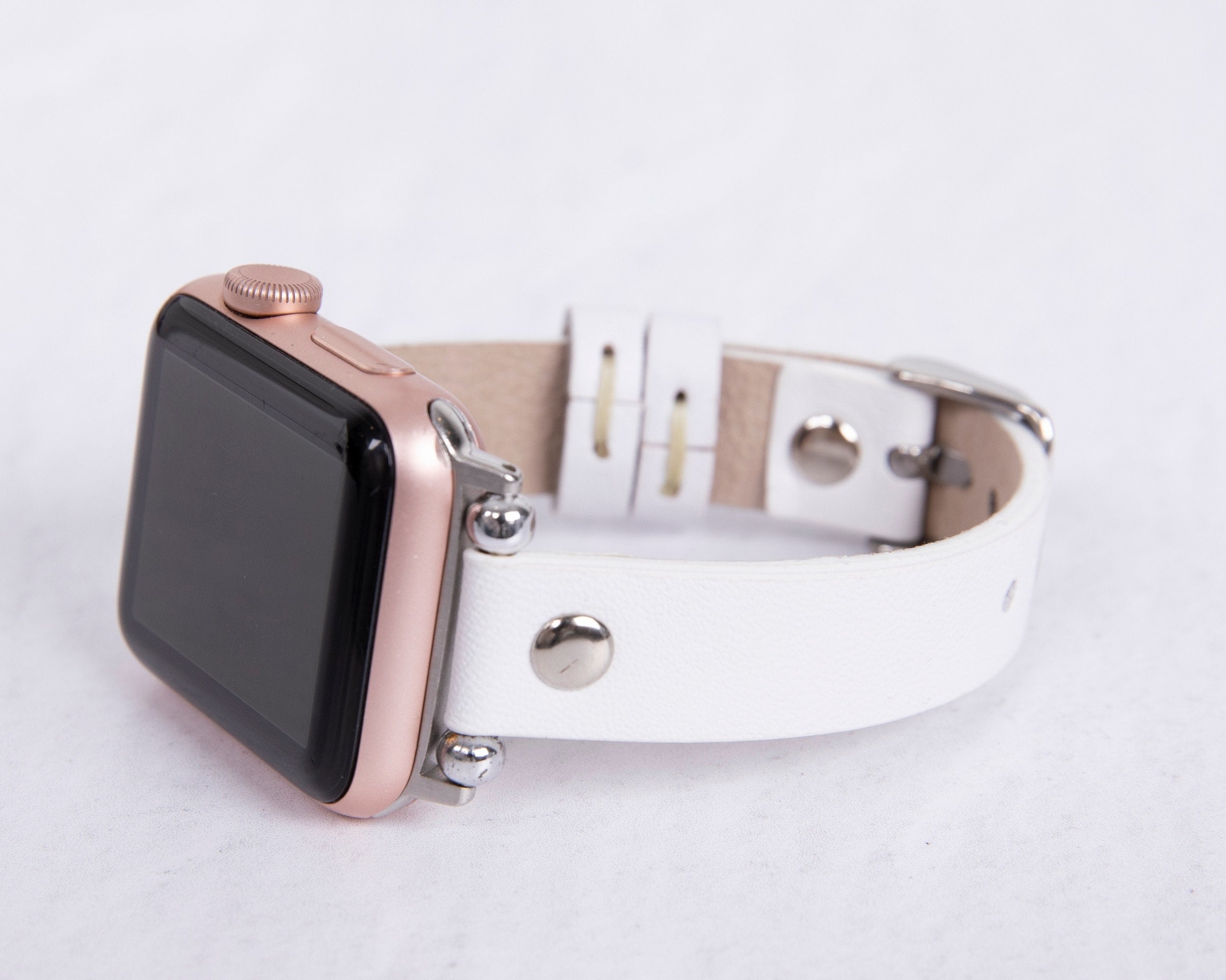 ホワイトプレミアム本革製Apple Watchバンド（シルバーリベット付き 
